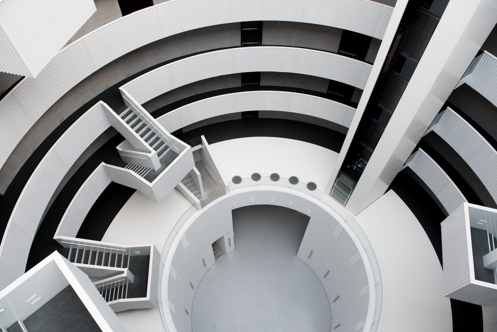 Living on the Edge… In A Circle :: Gemini Residence