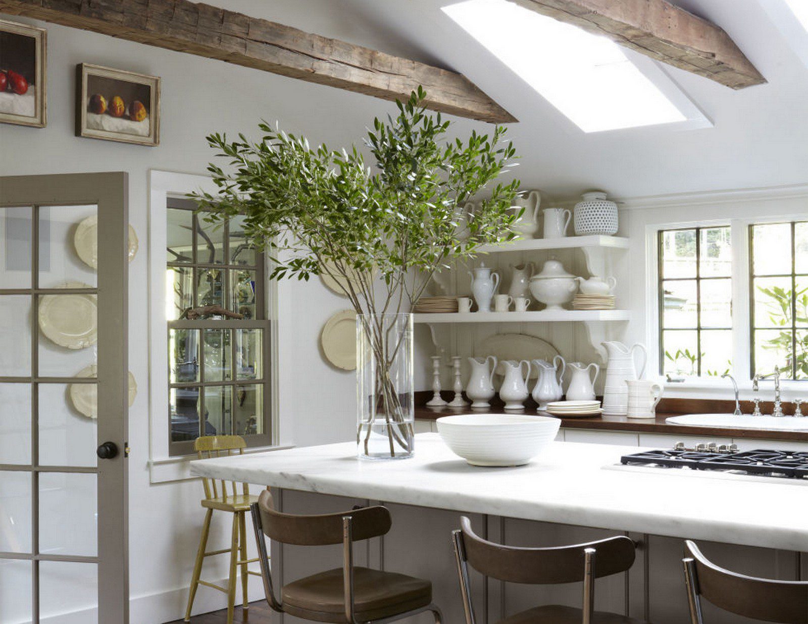 Fifty Shades of Greige in This Cottage Kitchen