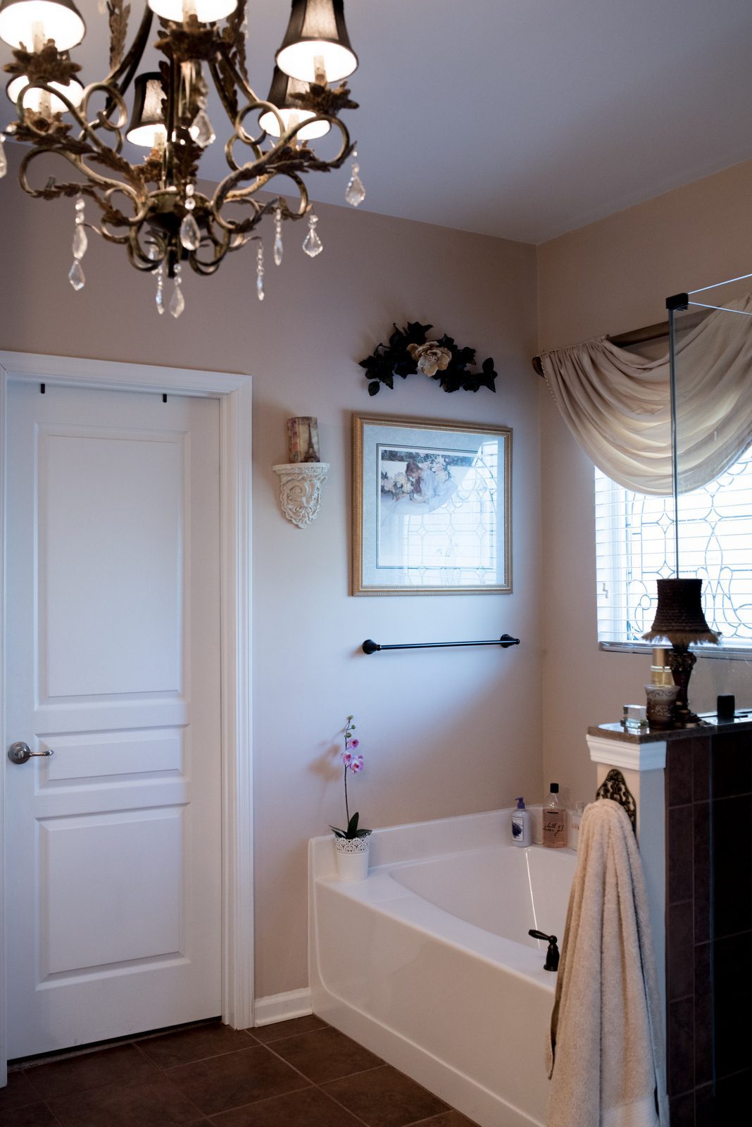 Mom’s Traditional Bathroom Makeover :: The Before