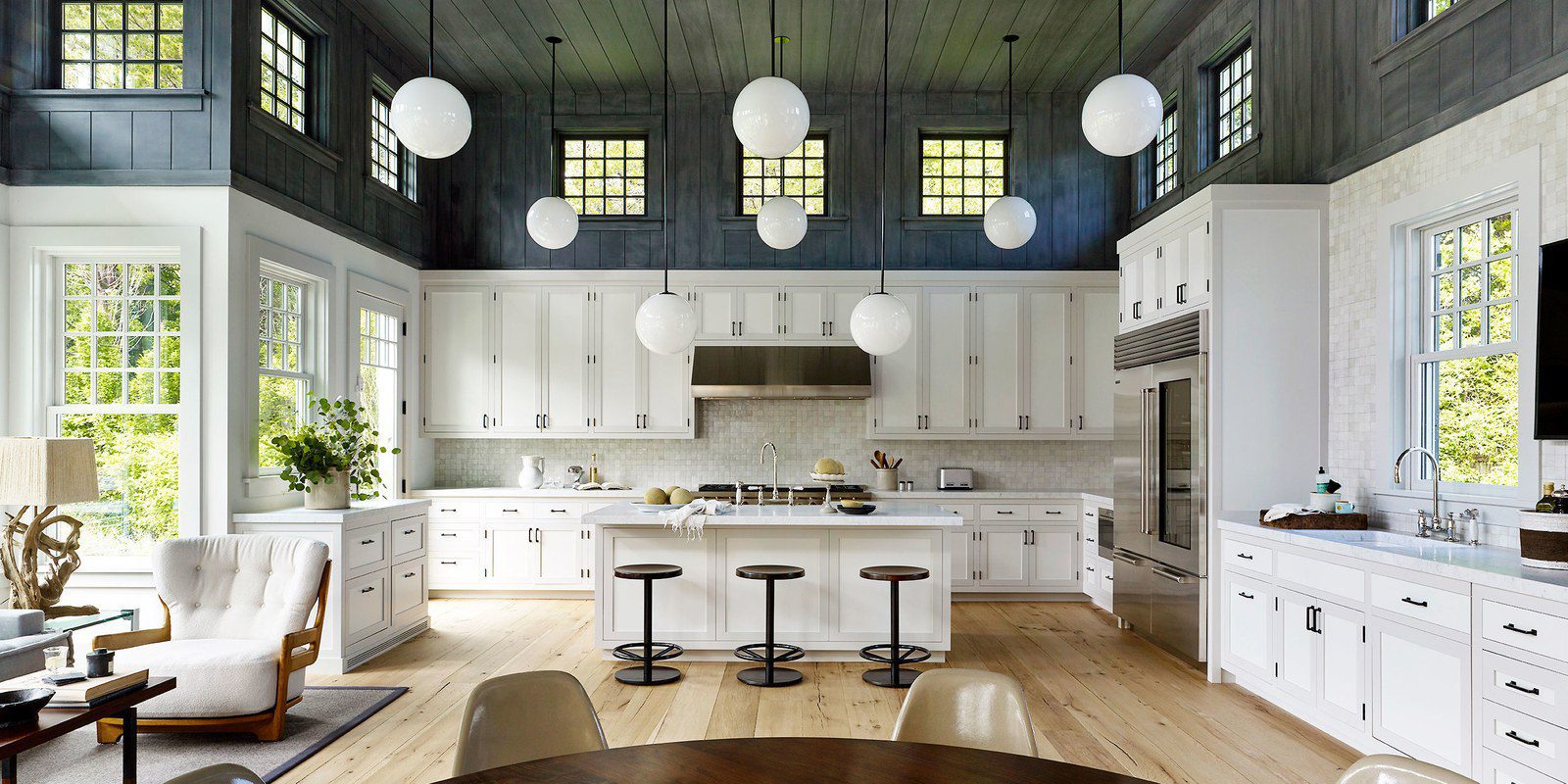 What Season is Your Home? This House Screams SUMMER!