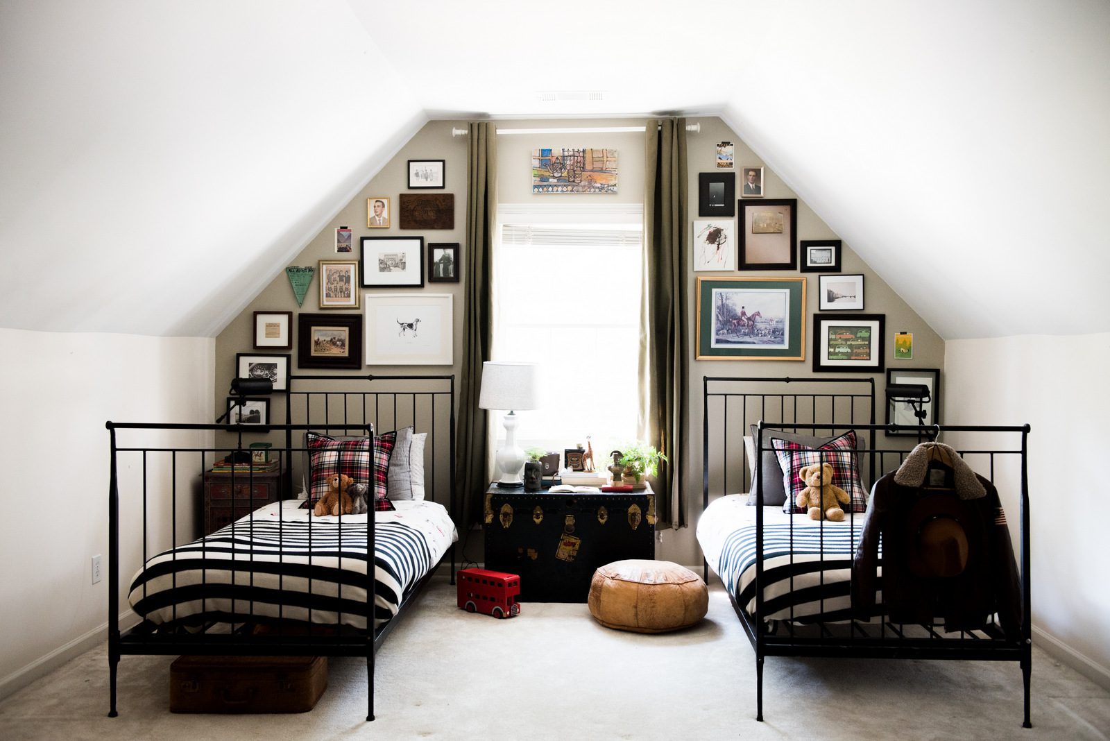 8 Simple Ways to Create An EPIC Art Wall
