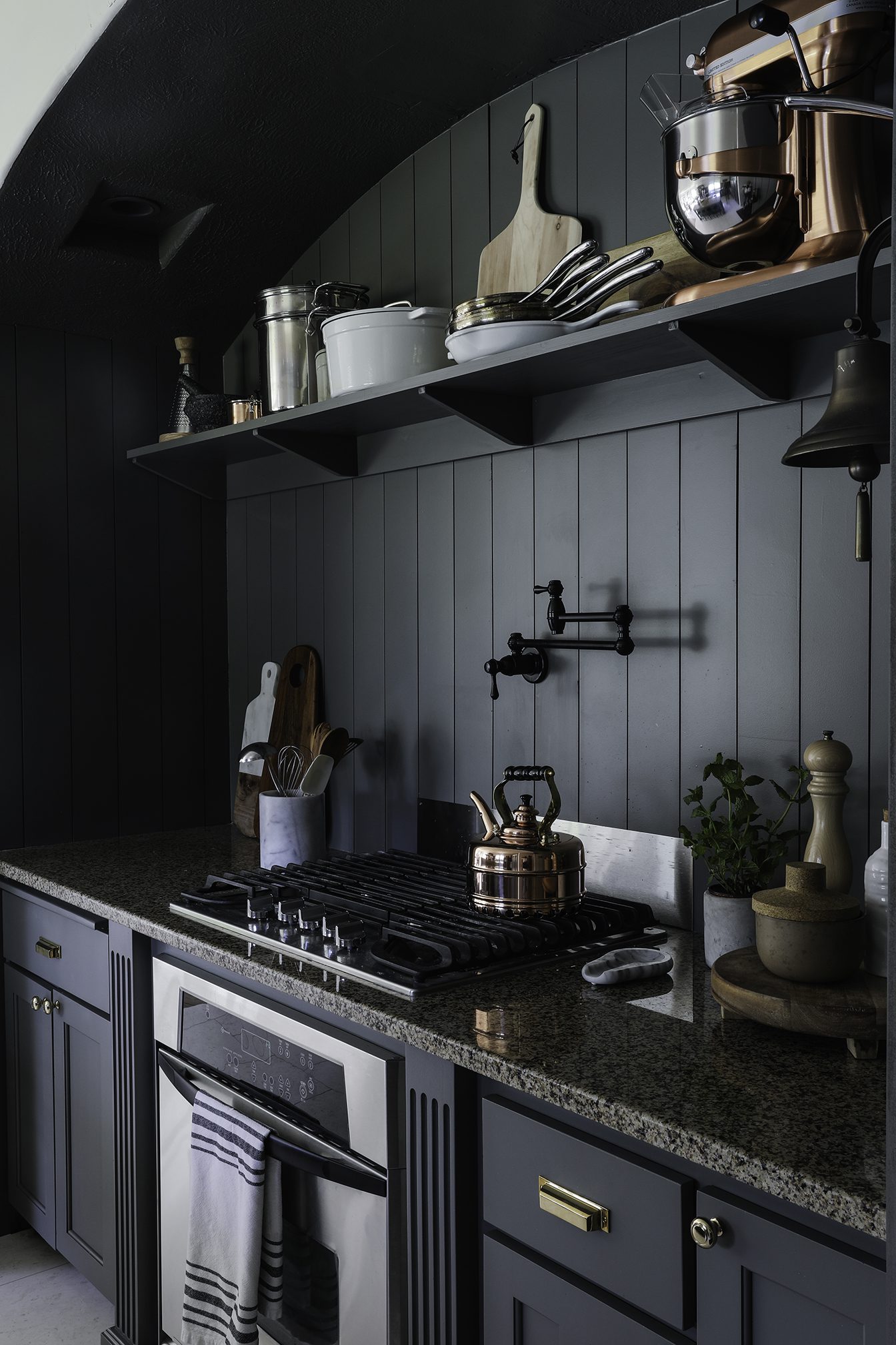 You are Going to LOVE this Budget Friendly modern cottage kitchen!