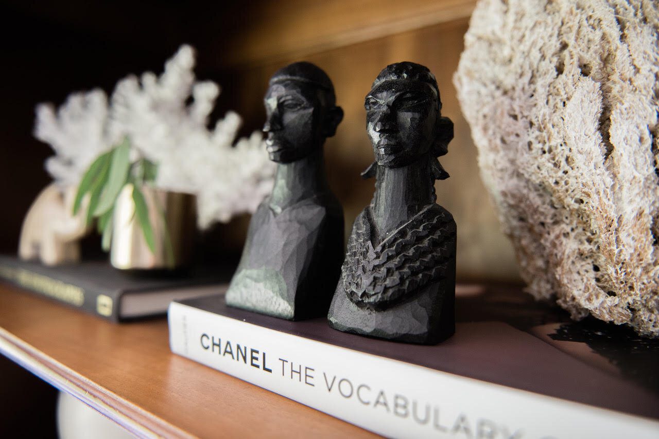 How to Style Your Bookshelves: Easy Tips!